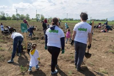 Над 300 доброволци се присъединиха към кампанията „Залесяваме активно“ на Нестле